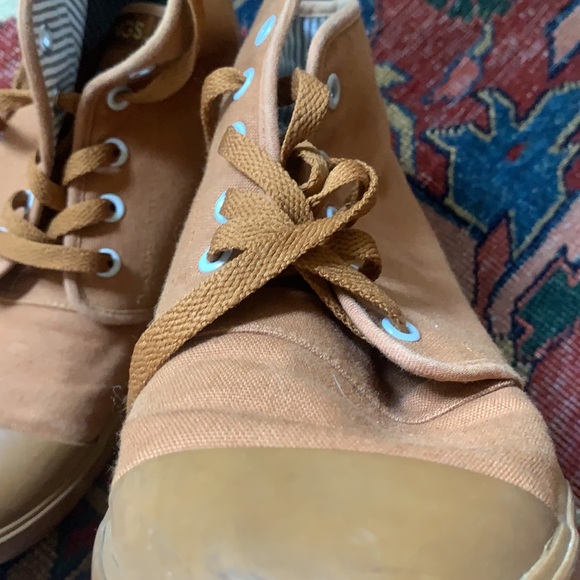 High Top Sneakers. Converse - Bangs - Picture 6 of 7